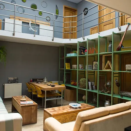 Hostel Iron &