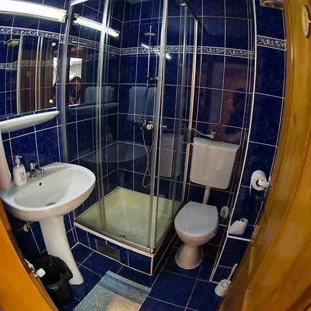Hostel Iron &
